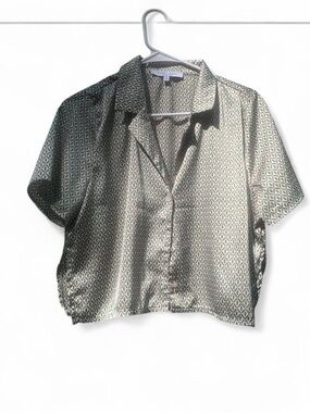 Short Printed Satin Button-Front Top in Green
